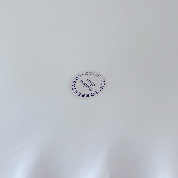 EUC Torre & Tagus Large White Resin Conch Shell Decor Accent - Picture 7 of 11